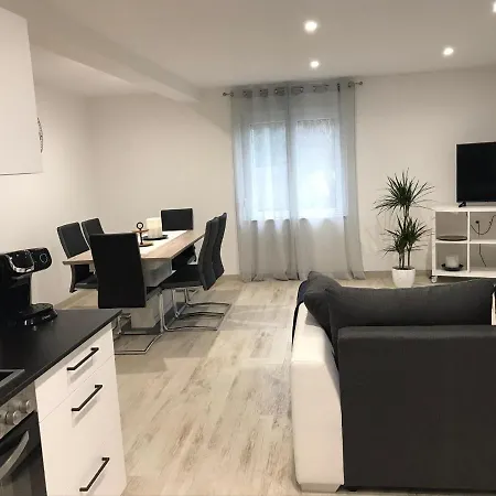 Apartament Agrita *